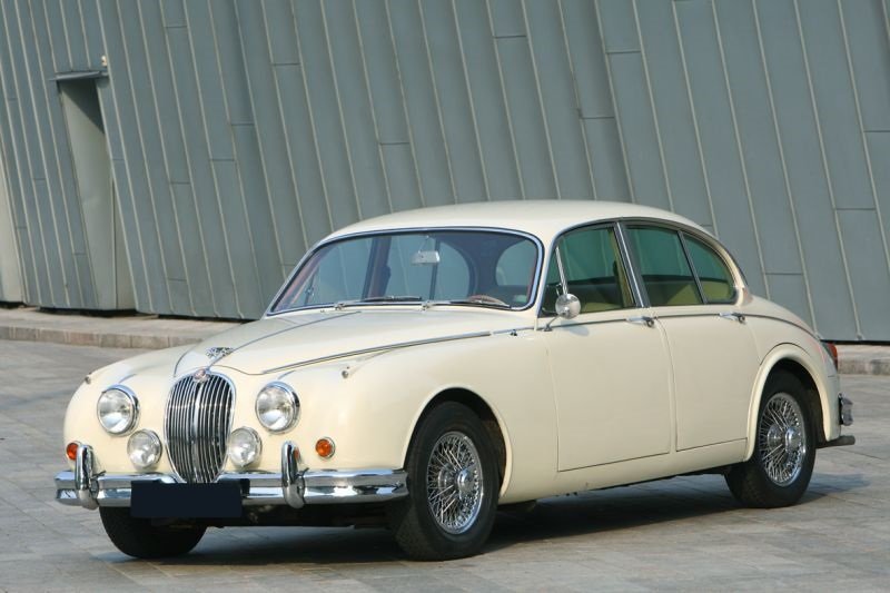 Jaguar MKII 3.8 Automatic 1961 Old English White Noble House Classics NL