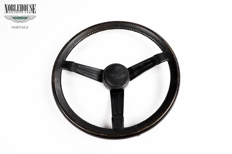V8 Steering Wheel Including Centre Plate / Original, In Very Good Condition