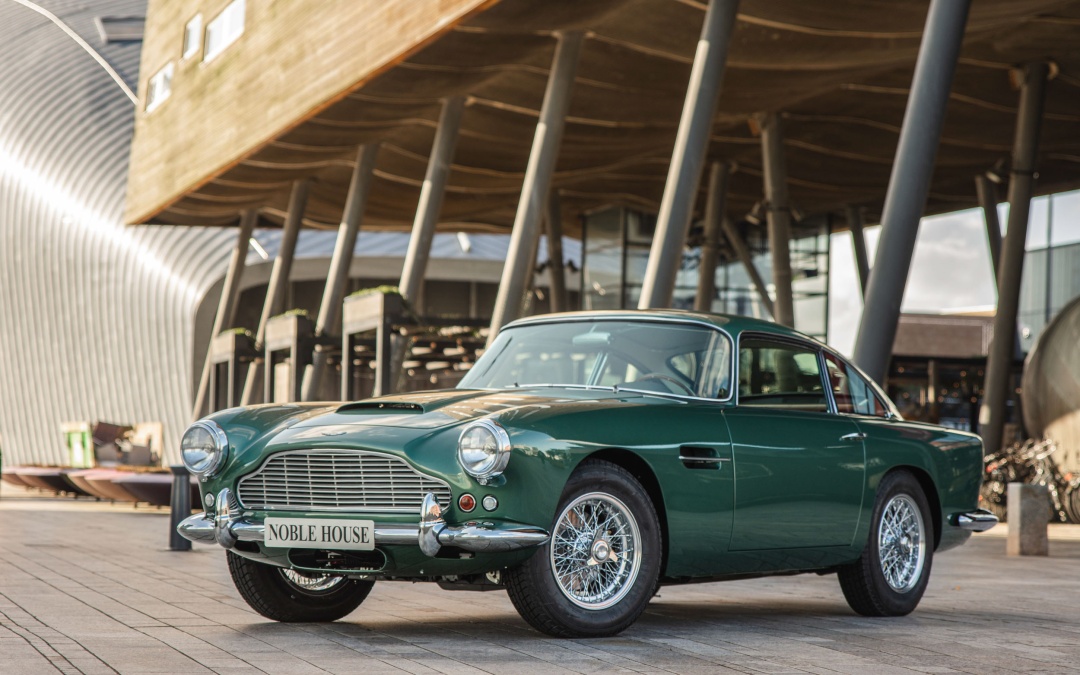 Aston Martin DB4