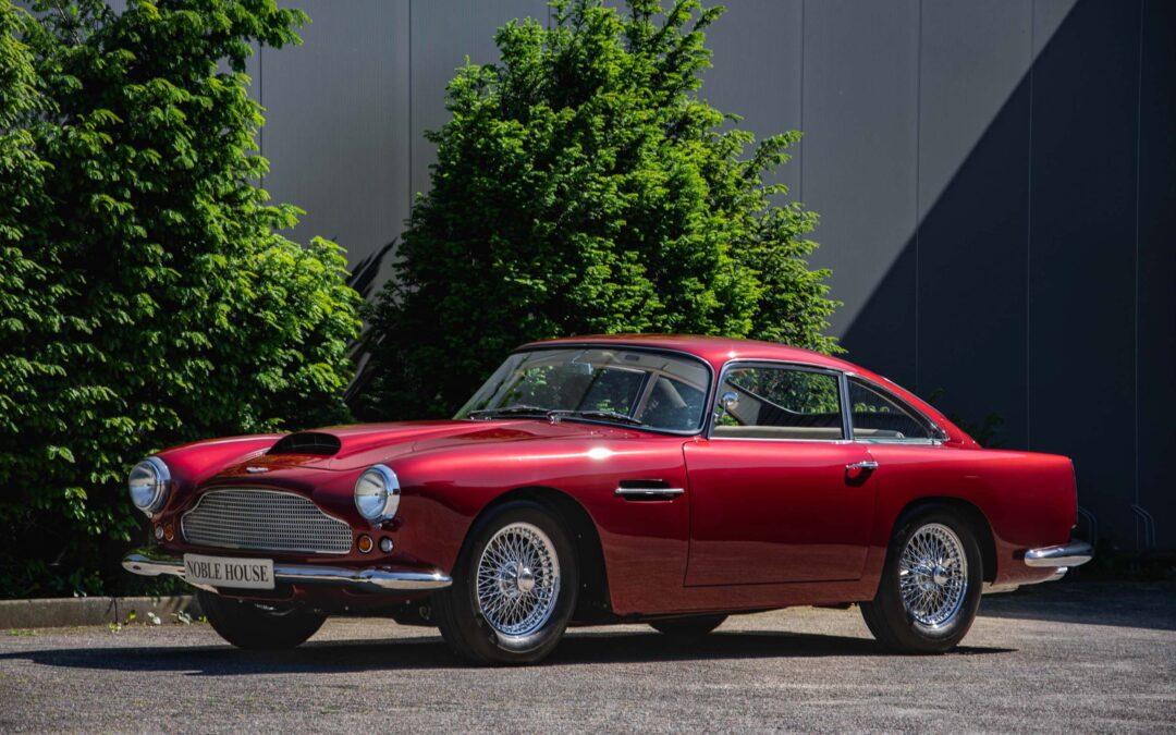 Aston Martin DB4