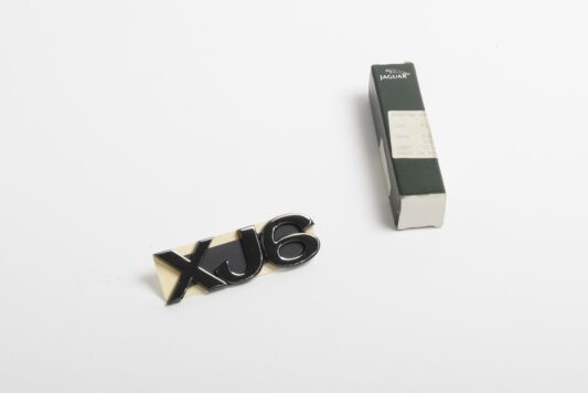 SERIES III XJ6 Emblem, New Old Stock (BBC6016)