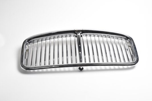 XJ III Radiator Grille, Old Stock (BAC1573)