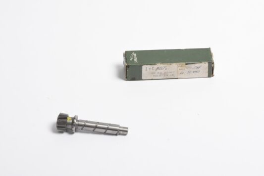 XJ6 Driven Gear 4.2 12 Teeth 3.071 Yellow, New Old Stock (C43876)