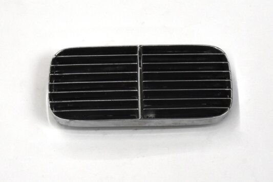 XJI Bonnet Side Grill, Old Stock (BD30582)
