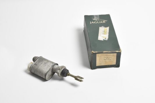 XJS Clutch Master Cylinder LHD, New Old Stock(CAC1029)