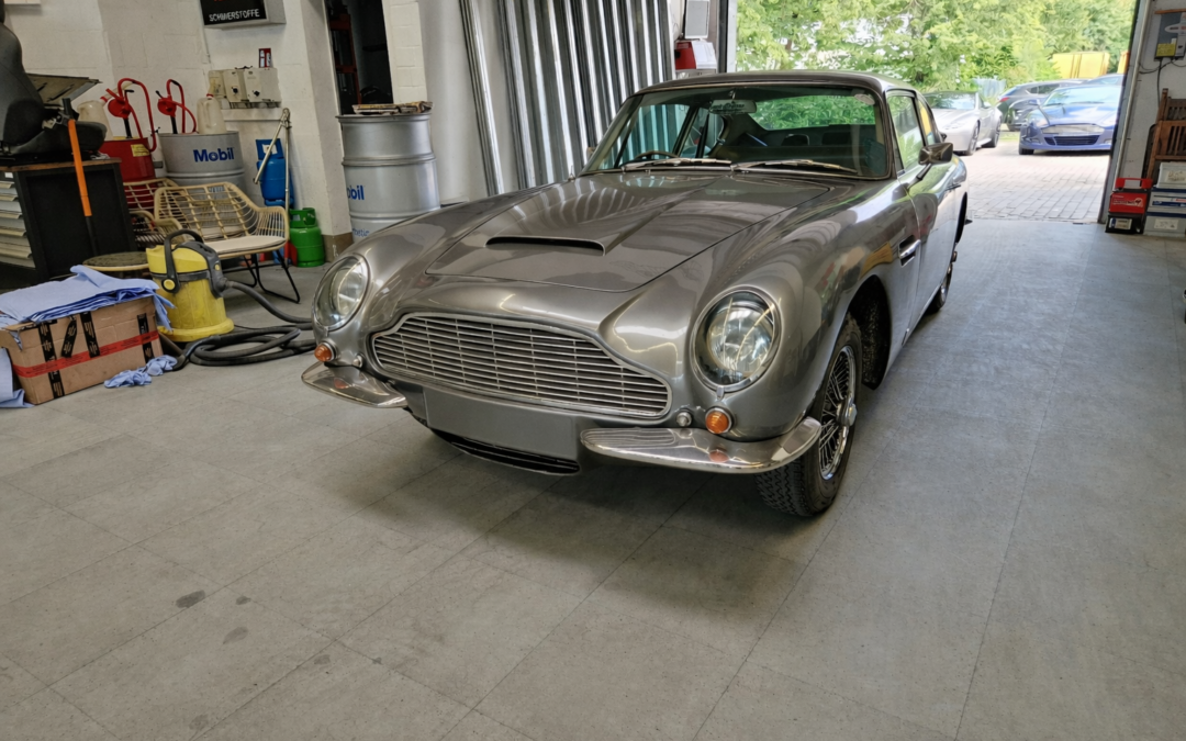 Aston Martin DB6