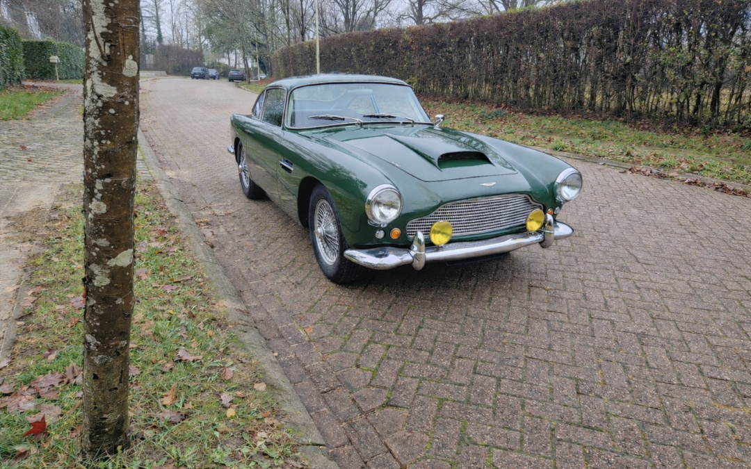 Aston Martin DB4 Series III Saloon